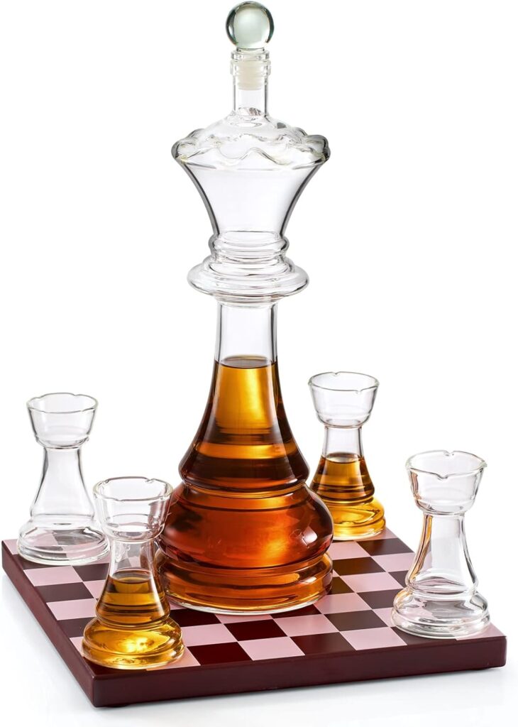 New Chess Decanter Set by The Wine Savant - Queen Chess Decanter 750ml 12 H With 4 Rook Shot Glasses 4oz - Queens Gambit, Chess Player Gifts, Whiskey, Wine Lovers Gifts for Dad…