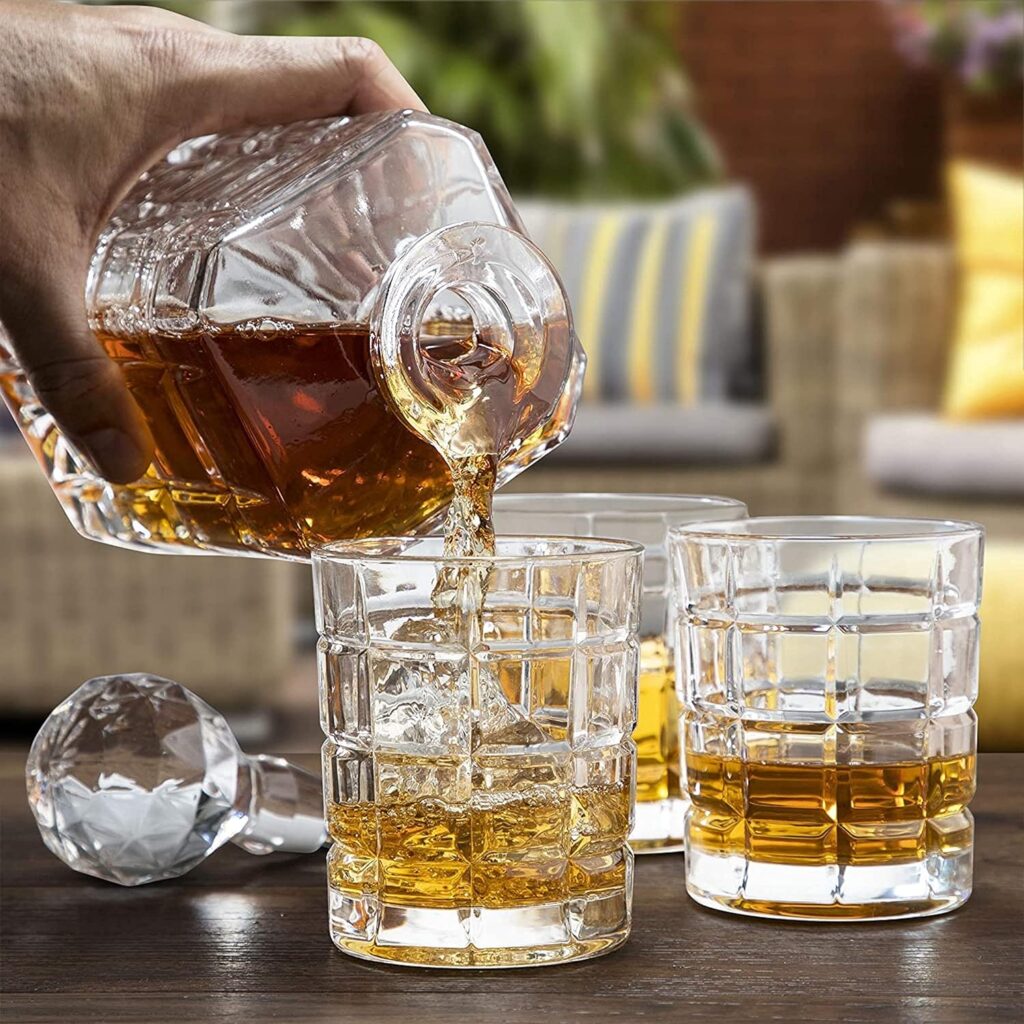 REGAL TRUNK  CO. Whiskey Decanter Set with Glasses, 4 Square Engraved Tumblers Whisky Decanter  Glass Set, Crystal Decanter Set Bourbon and Scotch, Gift Box and with Liquor Glass Polishing Cloth
