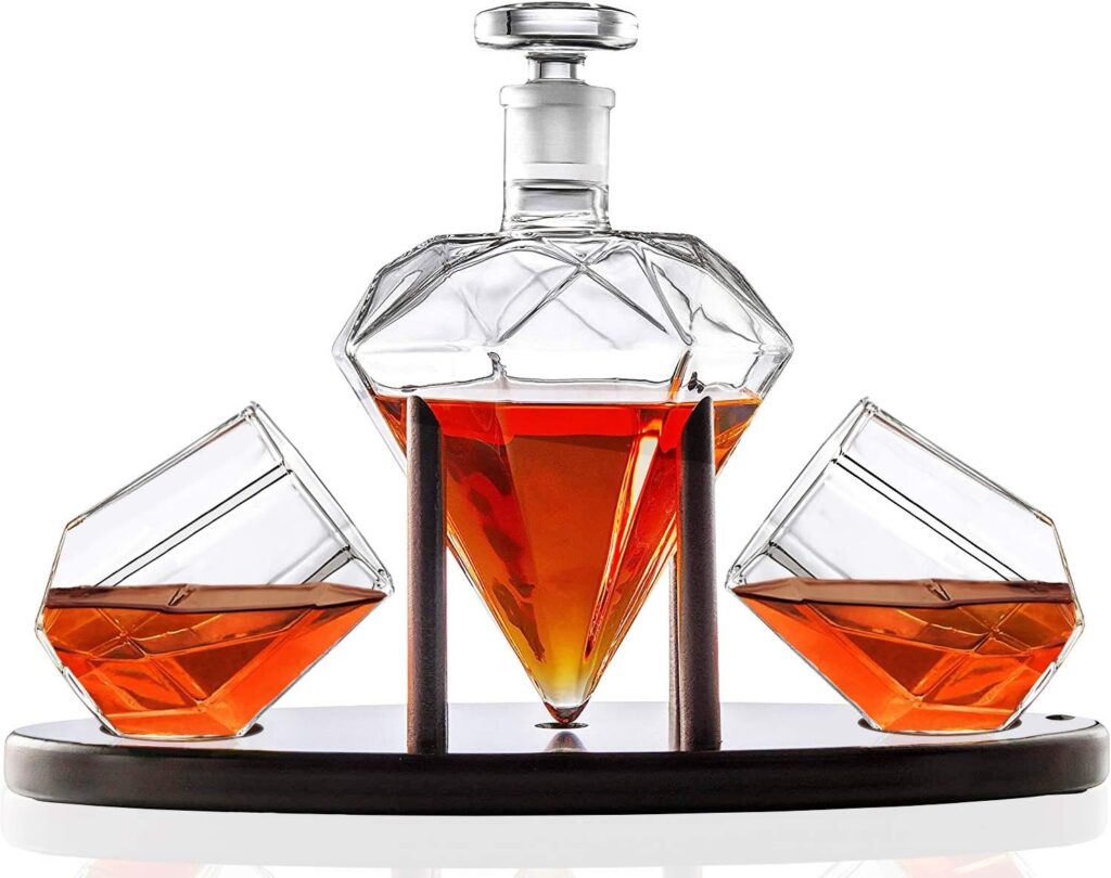 Whiskey Decanter Diamond shaped With 2 Diamond Glasses  Mahogany Wooden Holder – Elegant Handcrafted Crafted Glass Decanter For Liquor, Scotch, Rum, Bourbon, Vodka, Tequila – Great Gift Idea – 750ml