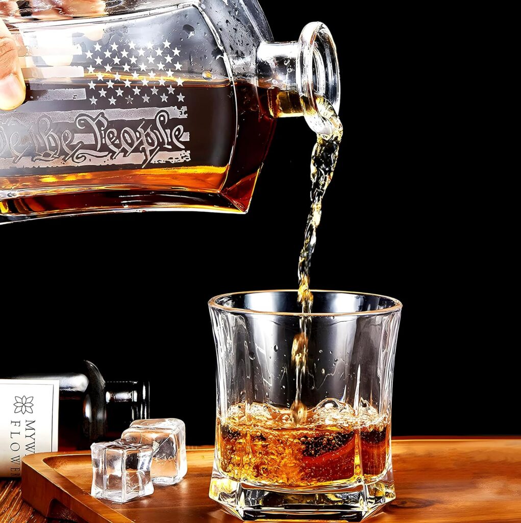 YJGS Whiskey Decanter Set -750ml Whiskey Decanter Engraved We The People American Flag Decanter Set with 2 Glasses, Whiskey Gifts for Men Dad Fathers Day, Best Patriotic Present for Men Dad Father